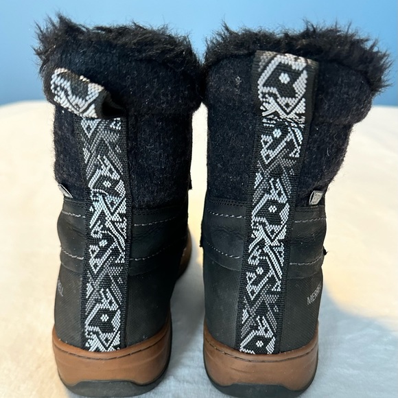 Like new beautiful Merrell winter boots! - Picture 3 of 4